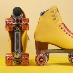 Moxi Beach Bunny Skates / Strawberry Lemonade