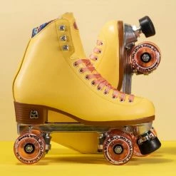 Moxi Beach Bunny Skates / Strawberry Lemonade